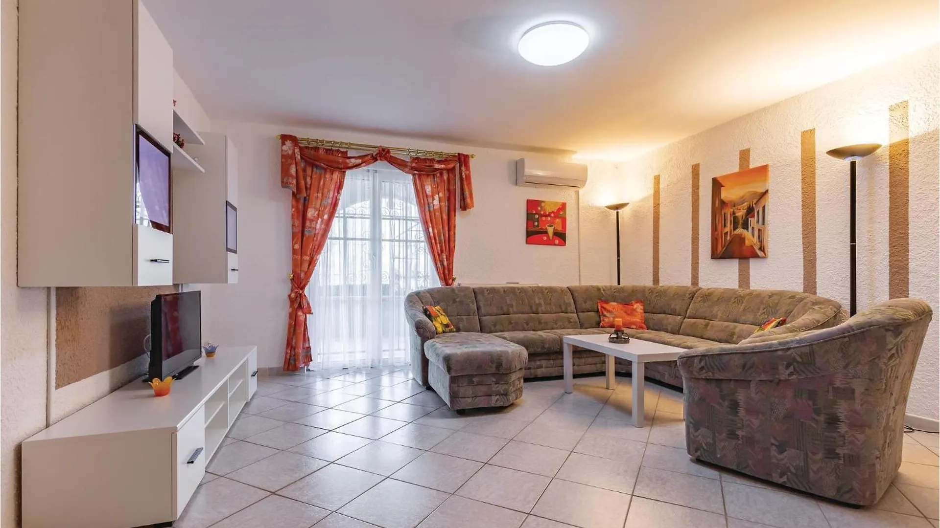 3 Bedroom Awesome Apartment In Pavicini