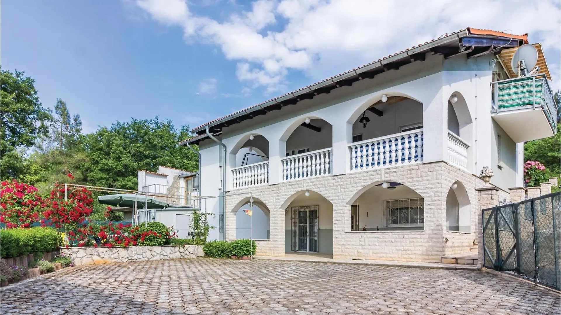 3 Bedroom Awesome Apartment In Pavicini
