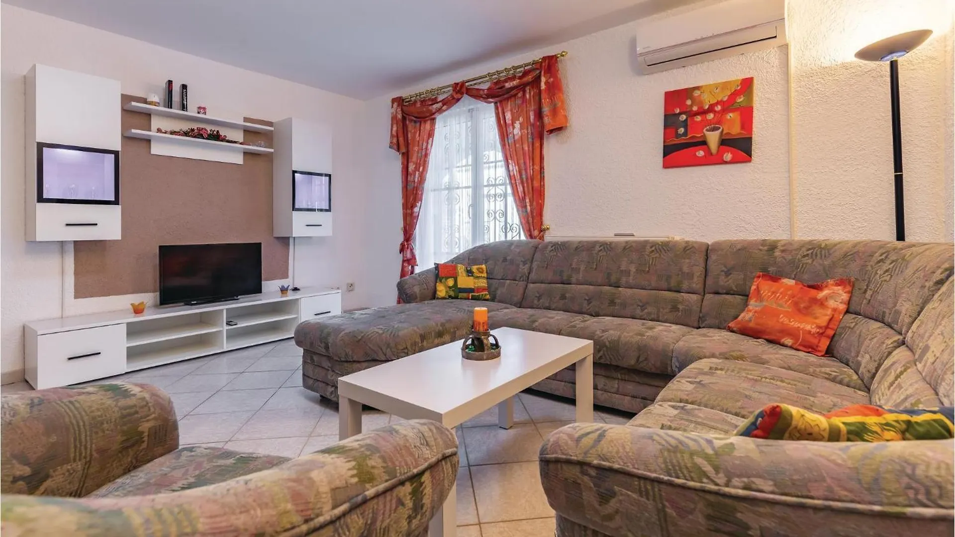 3 Bedroom Awesome Apartment In Pavicini